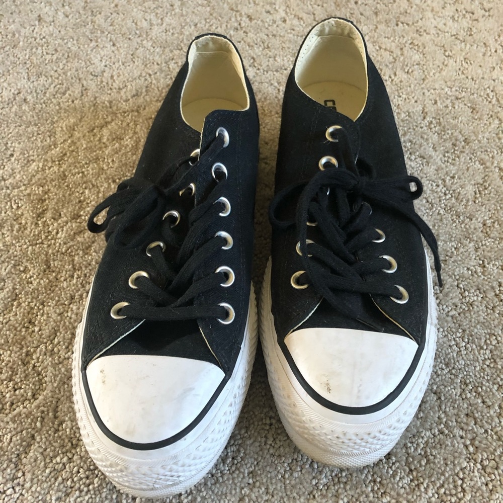 Converse Women Platform Low Top. Great condition!